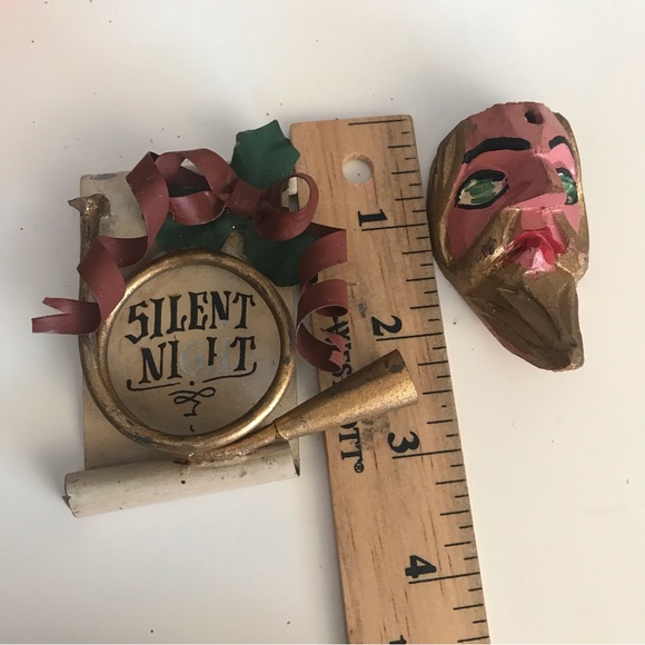 Lot of 7 Vintage Christmas Ornaments Made Of Wood, Metal, Plastic, Felt & Yarn - Picture 14 of 16